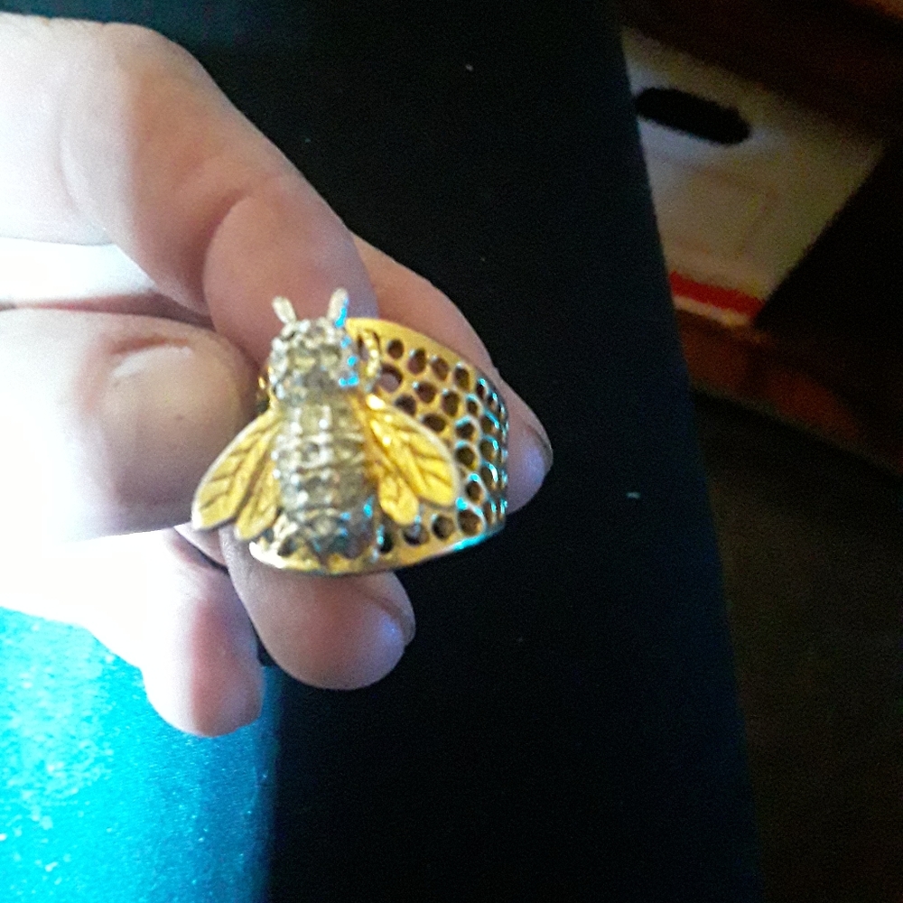 Bumblebee ring